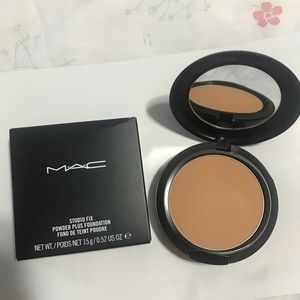 Mac foundation powder
